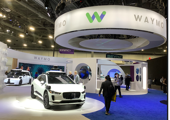 Waymo(ウェイモ)のCES2025ブース、3車種を展示した